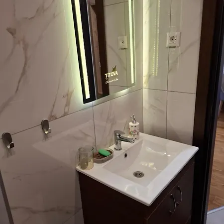 40 Apartment *
