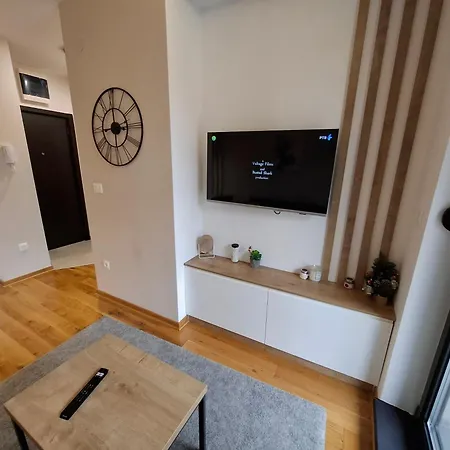 40 Apartment *